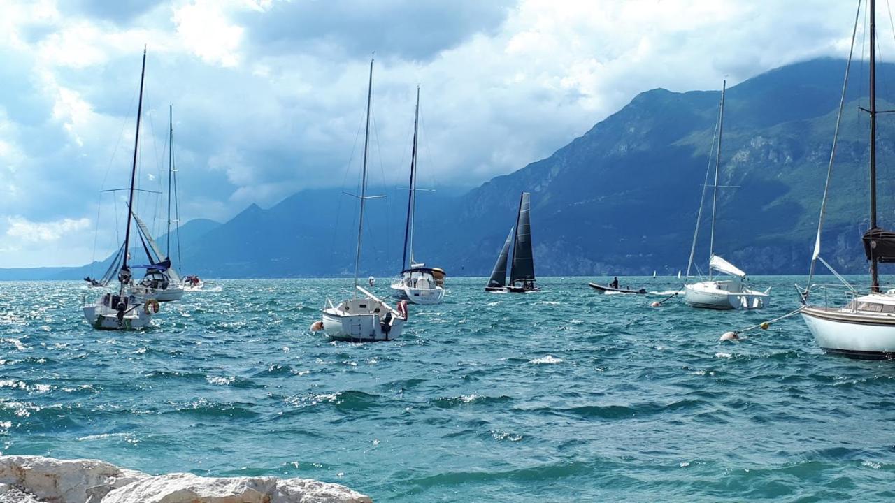 Appartamenti Casa Nina, Lago,Montagne, Uliveti Brenzone sul Garda Bagian luar foto