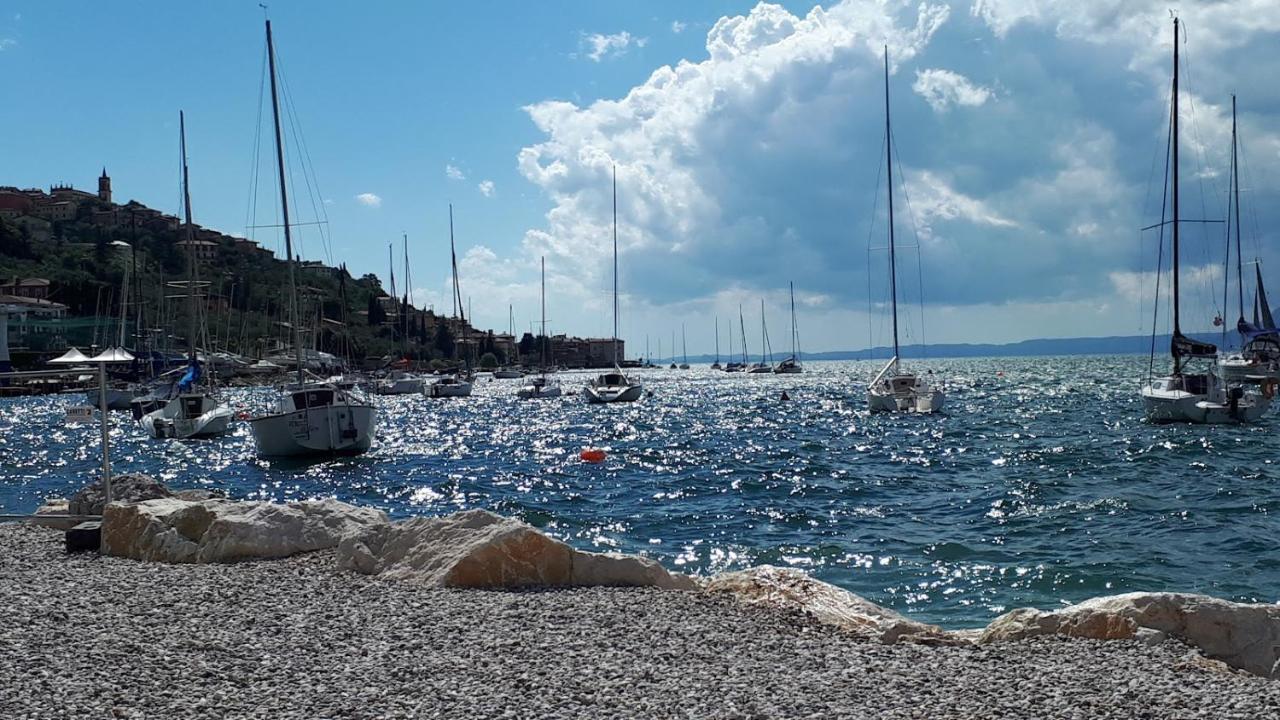 Appartamenti Casa Nina, Lago,Montagne, Uliveti Brenzone sul Garda Bagian luar foto