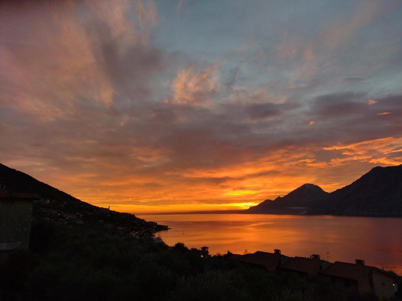 Appartamenti Casa Nina, Lago,Montagne, Uliveti Brenzone sul Garda Bagian luar foto