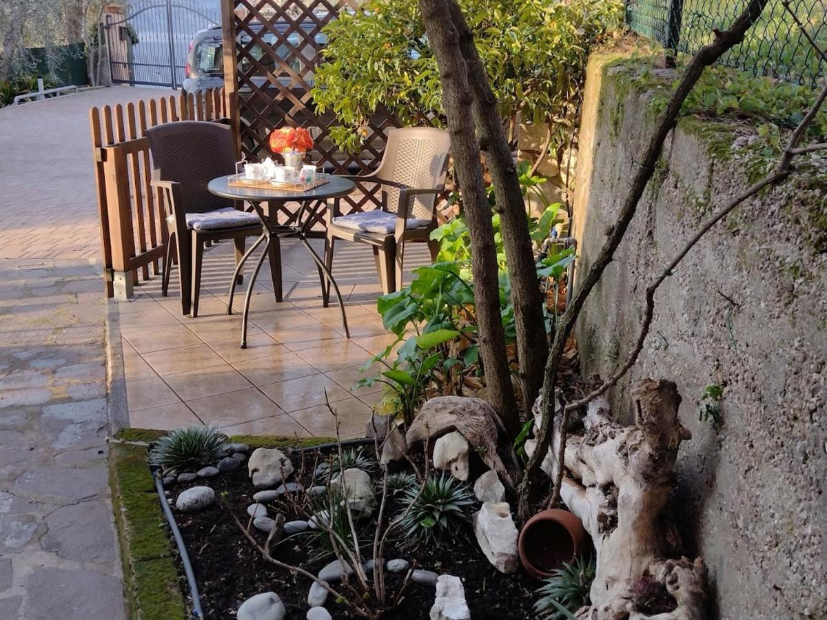 Appartamenti Casa Nina, Lago,Montagne, Uliveti Brenzone sul Garda Bagian luar foto