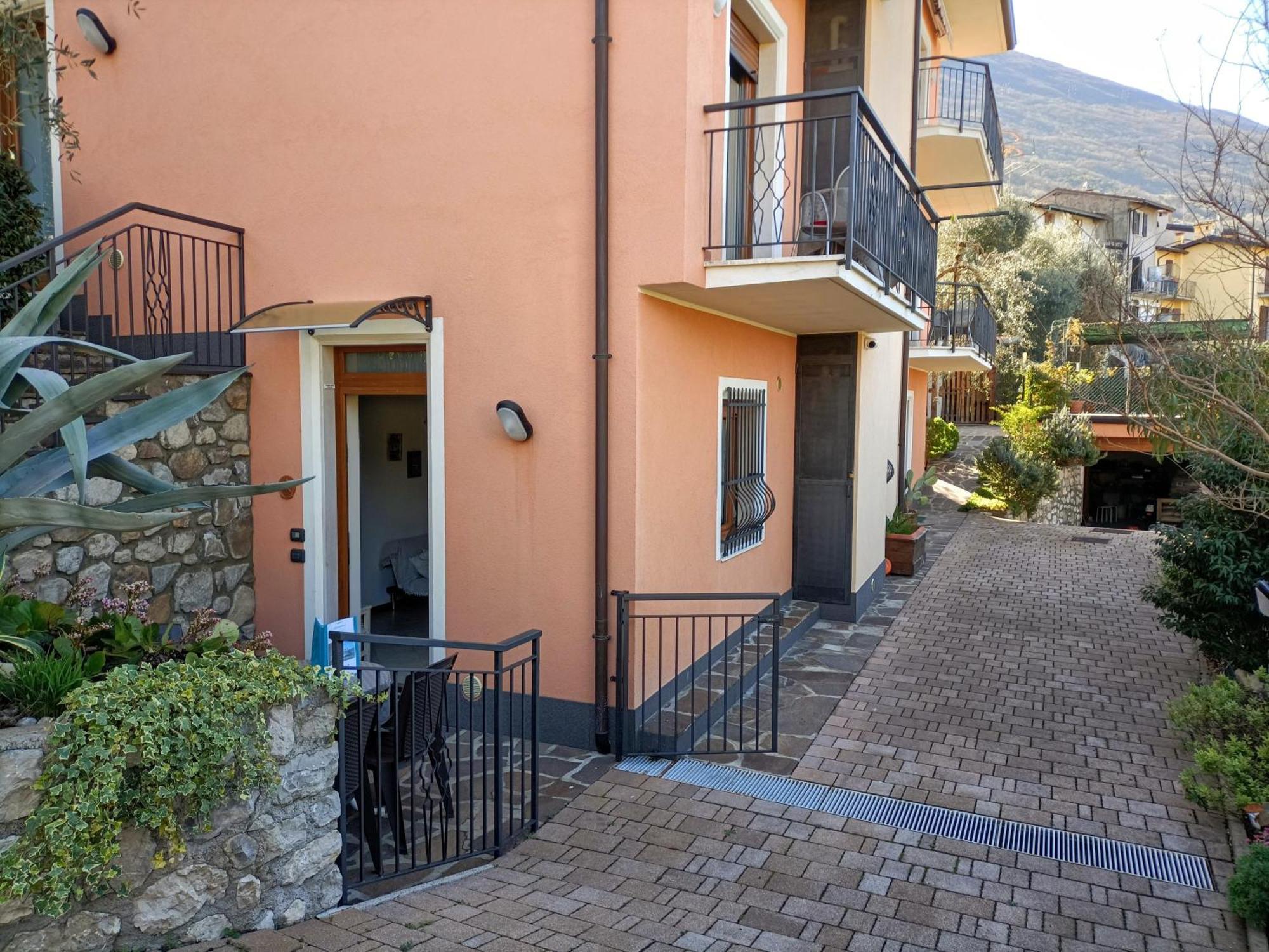 Appartamenti Casa Nina, Lago,Montagne, Uliveti Brenzone sul Garda Bagian luar foto