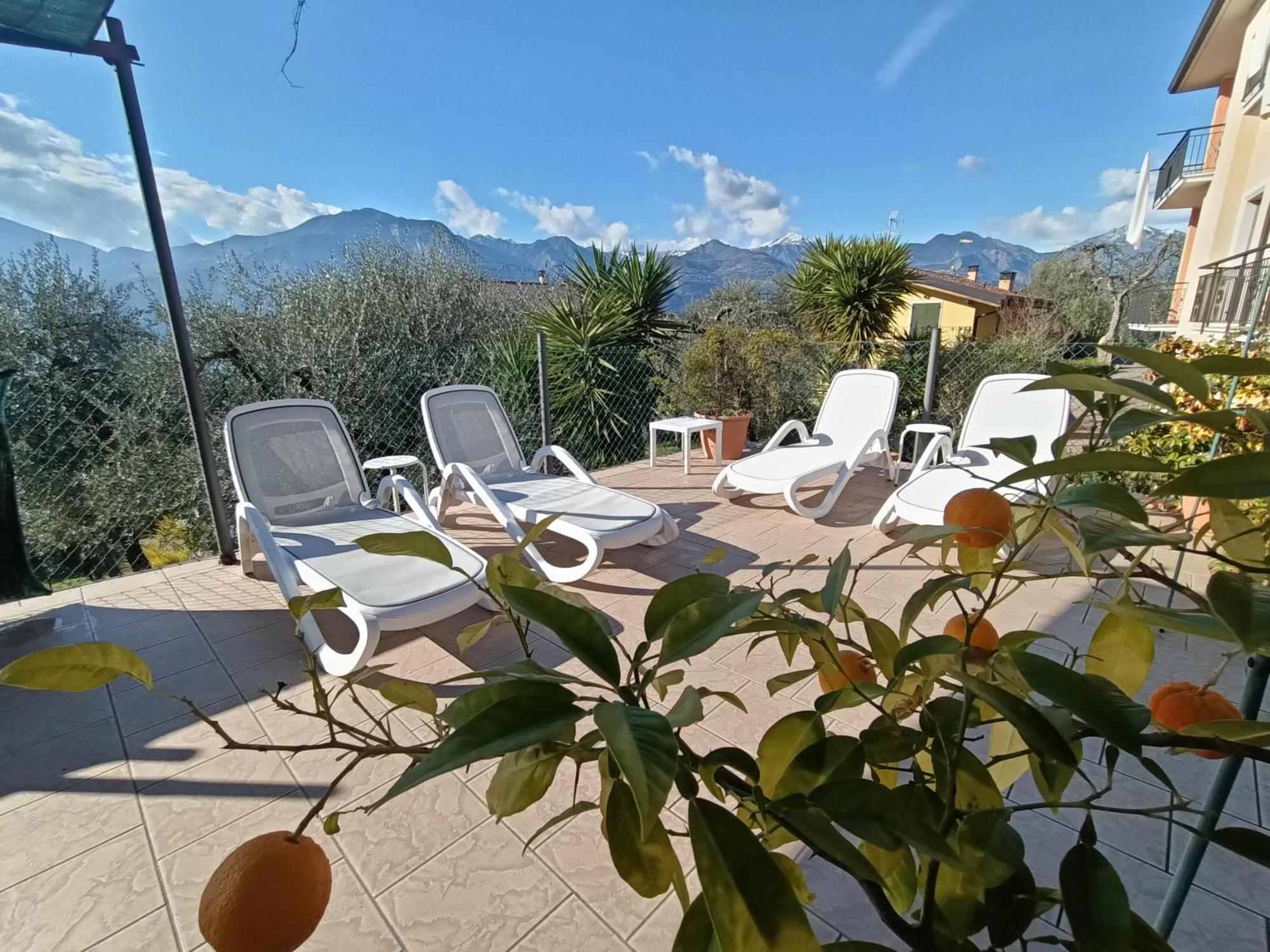 Appartamenti Casa Nina, Lago,Montagne, Uliveti Brenzone sul Garda Bagian luar foto