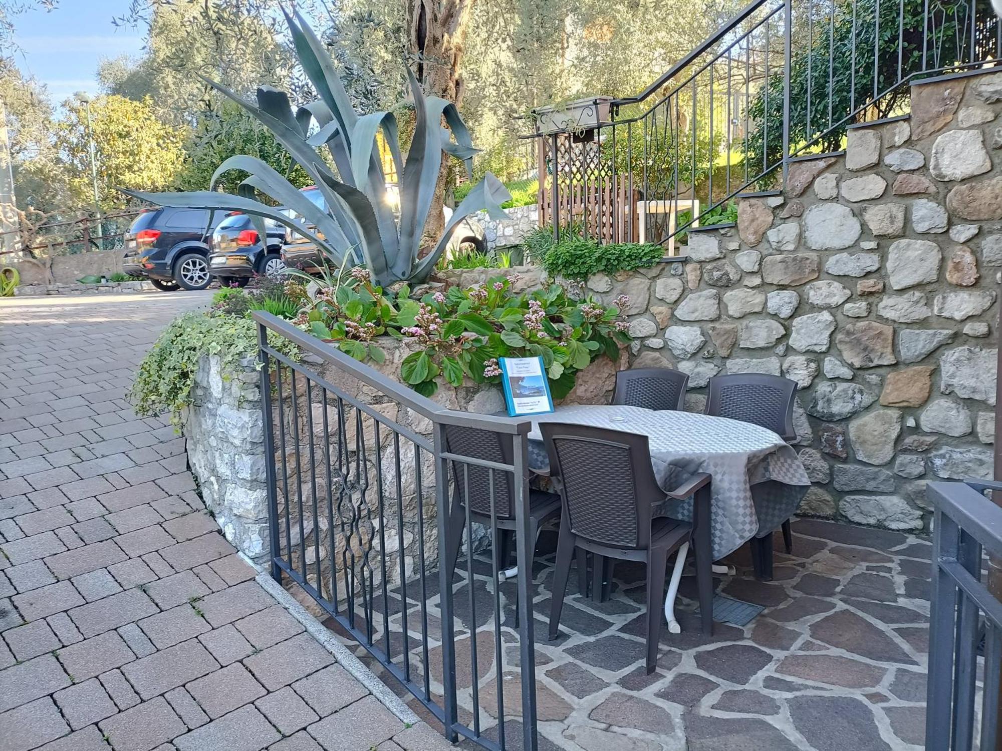 Appartamenti Casa Nina, Lago,Montagne, Uliveti Brenzone sul Garda Bagian luar foto