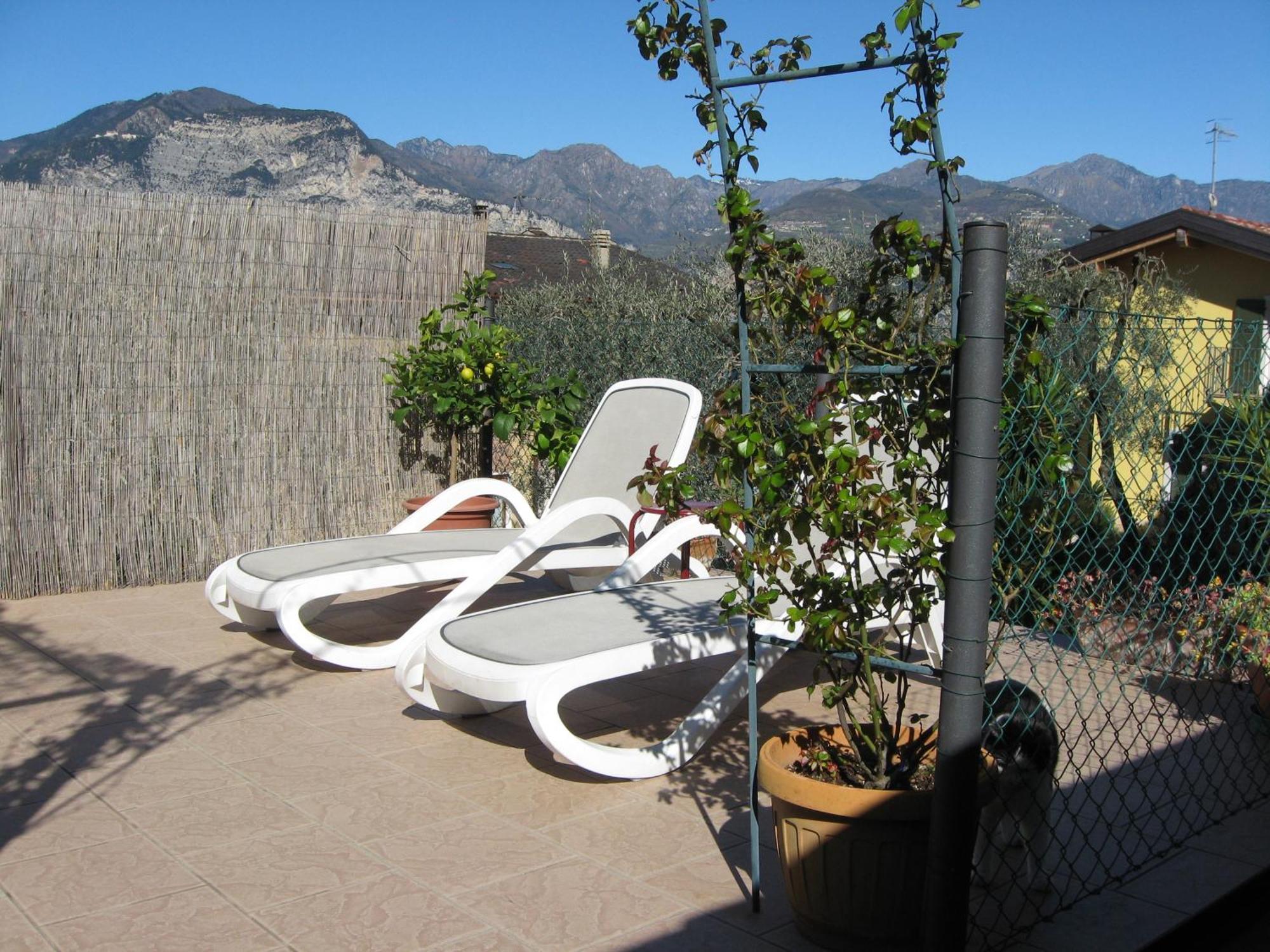 Appartamenti Casa Nina, Lago,Montagne, Uliveti Brenzone sul Garda Bagian luar foto