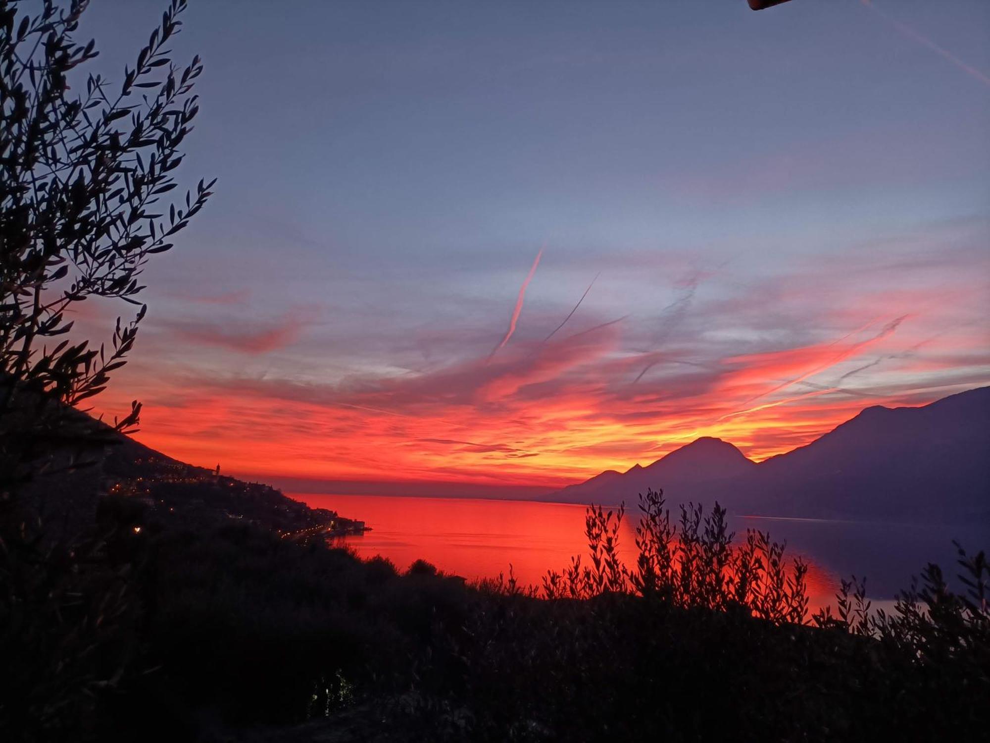 Appartamenti Casa Nina, Lago,Montagne, Uliveti Brenzone sul Garda Bagian luar foto