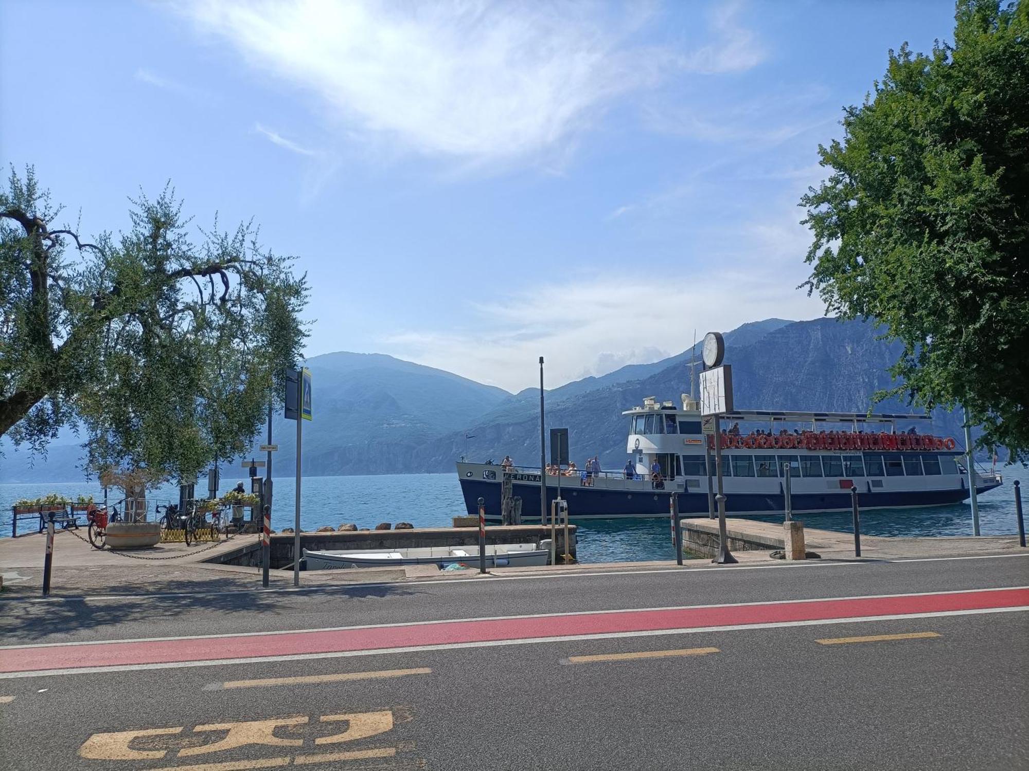 Appartamenti Casa Nina, Lago,Montagne, Uliveti Brenzone sul Garda Bagian luar foto