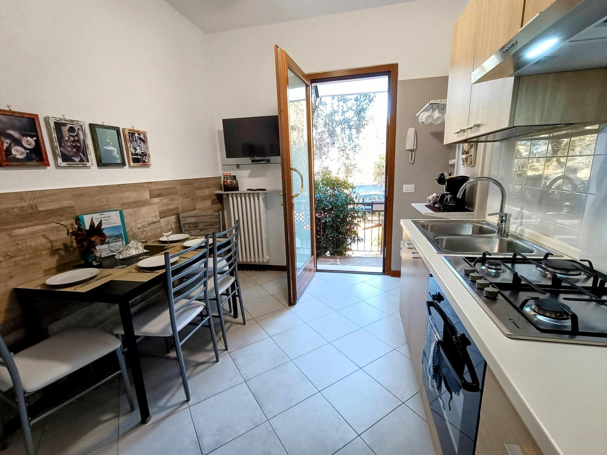 Appartamenti Casa Nina, Lago,Montagne, Uliveti Brenzone sul Garda Bagian luar foto