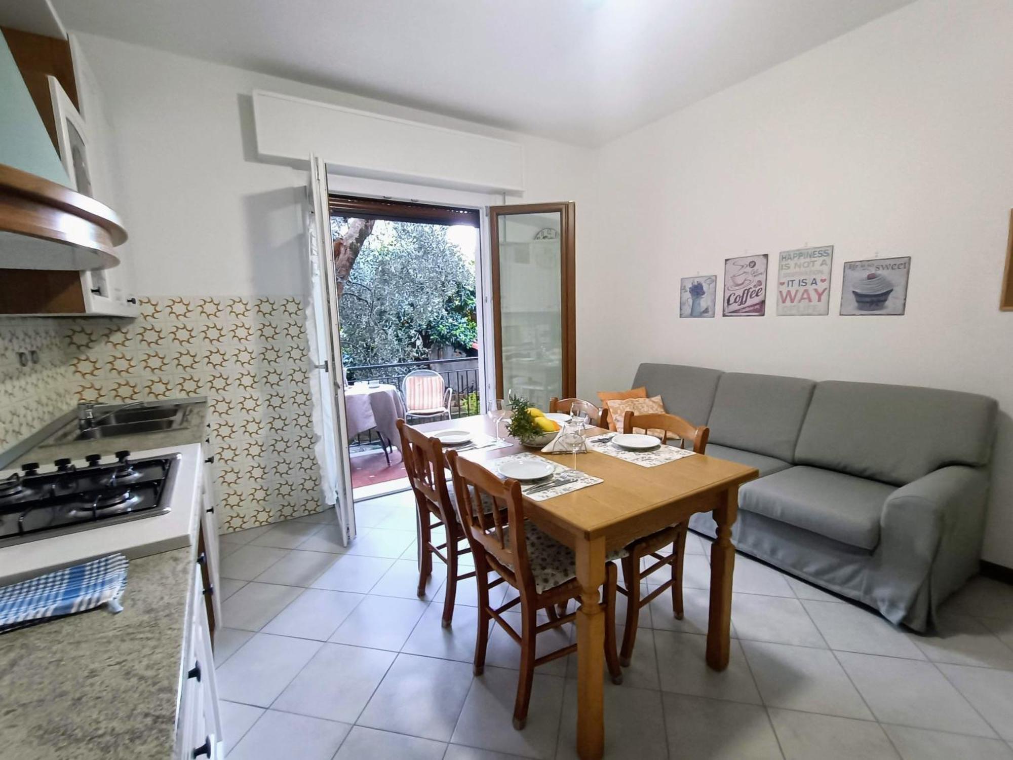 Appartamenti Casa Nina, Lago,Montagne, Uliveti Brenzone sul Garda Bagian luar foto