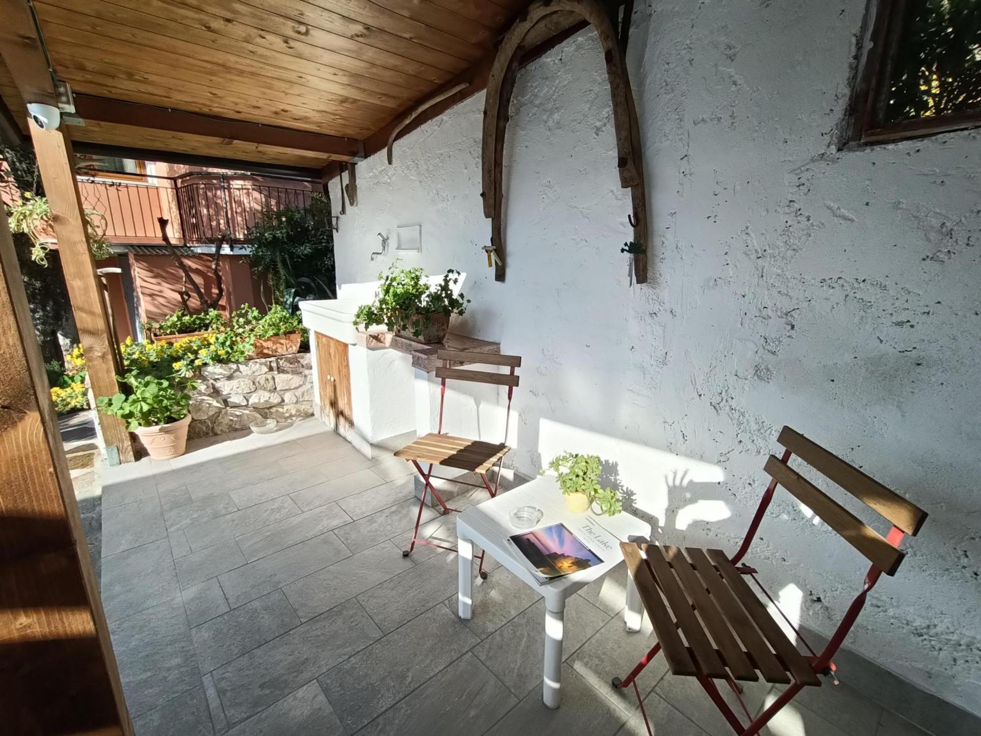 Appartamenti Casa Nina, Lago,Montagne, Uliveti Brenzone sul Garda Bagian luar foto